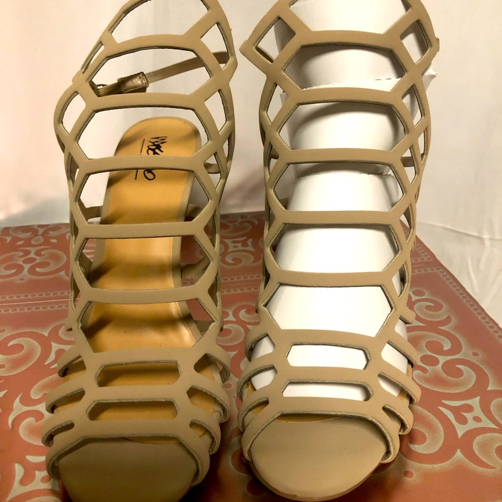 Mossino heels sz.8.5